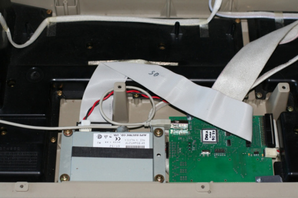 Floppyemulator in Yamaha.jpg