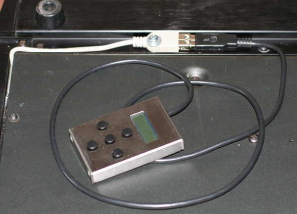 Floppy 2AVCom remote.jpg
